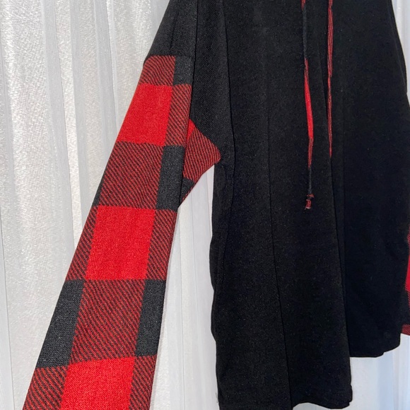 NWOT HEIMISH HOODED TOP - Picture 6 of 8